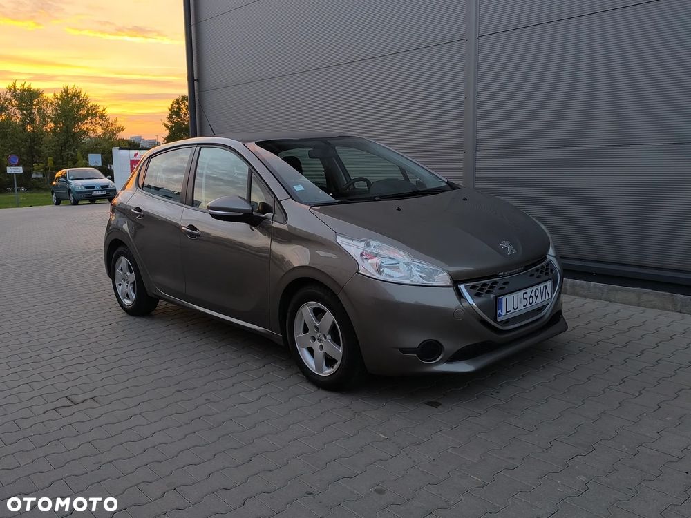 Peugeot 208 - 13