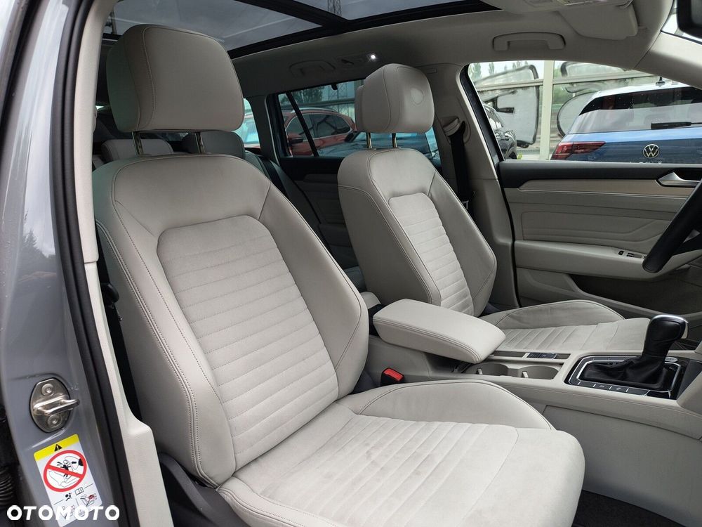 Volkswagen Passat Variant 2.0 TDI Elegance DSG - 31