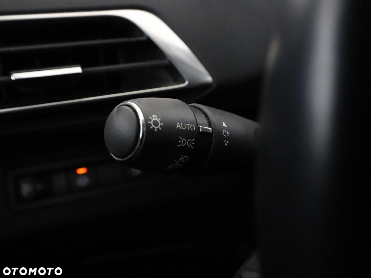 Peugeot 3008 1.6 PureTech Hybrid PHEV Allure S&S EAT8 - 33