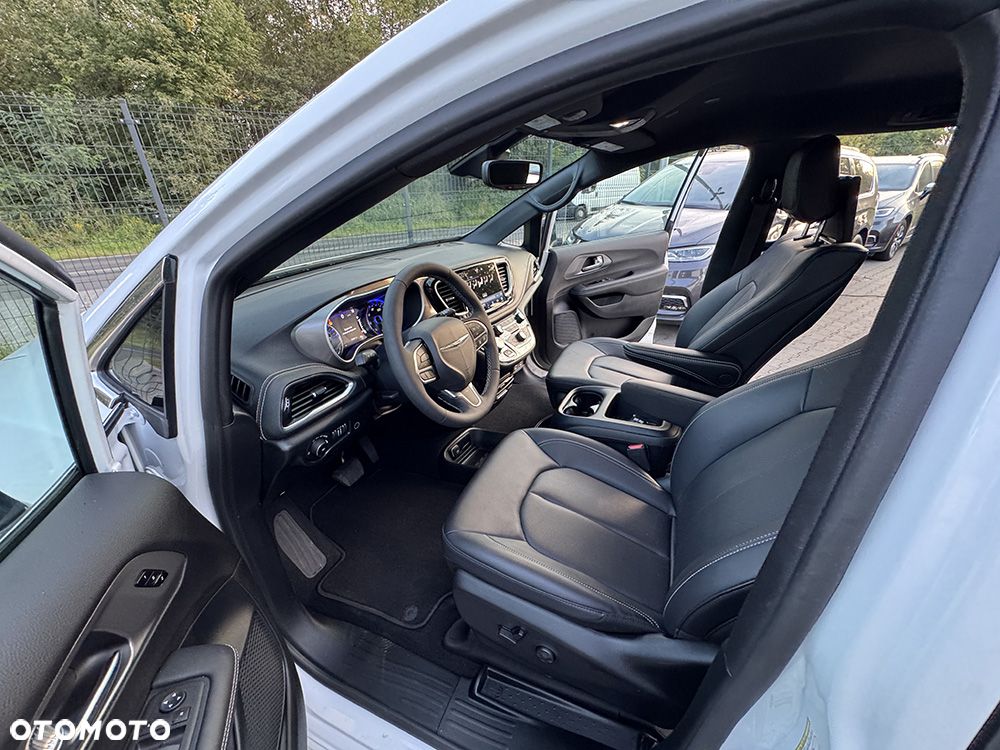 Chrysler Pacifica - 28