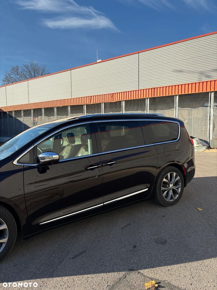 Chrysler Pacifica - 16