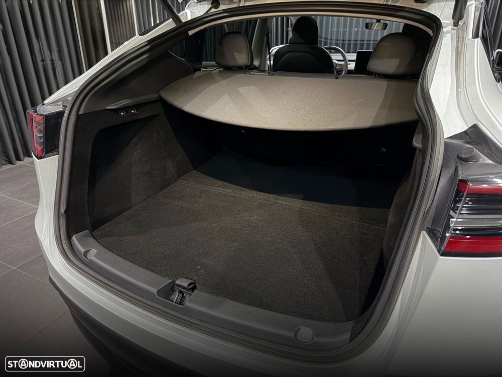 Tesla Model Y Standard - 38