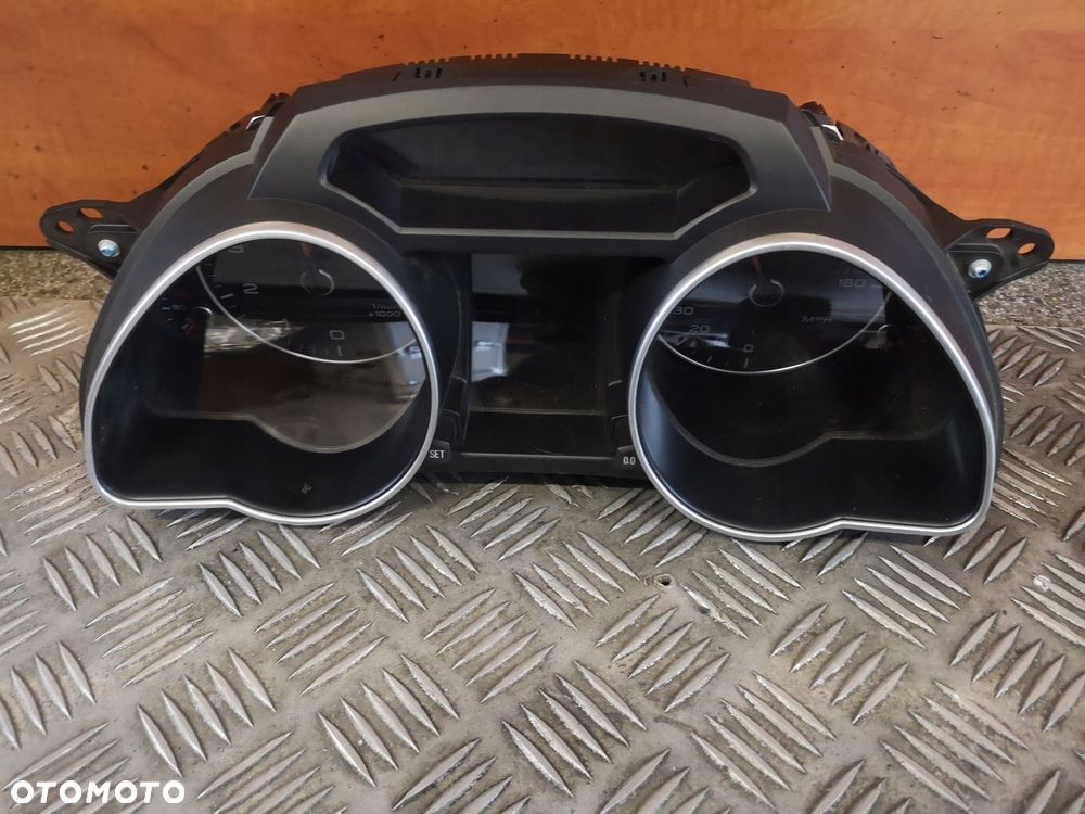 Audi OE 8T0920984J UK LICZNIK