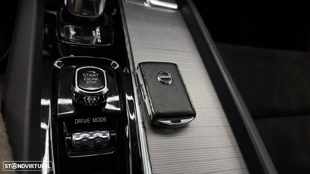 Volvo XC 60 2.0 T8 PHEV R-Design AWD - 15