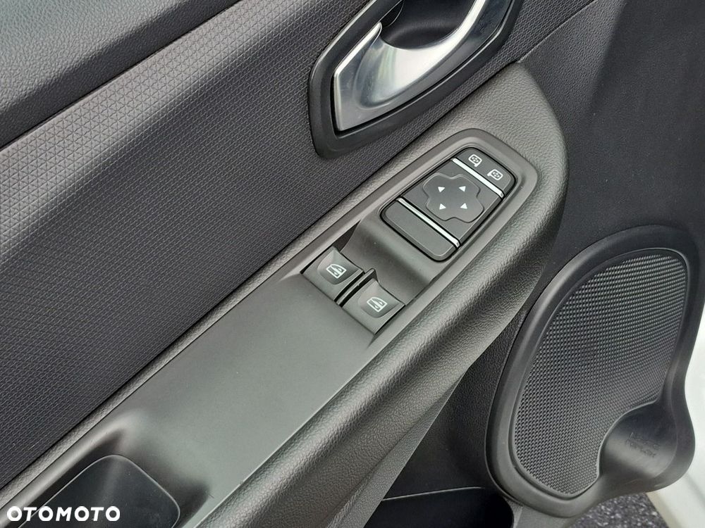 Renault Clio - 17