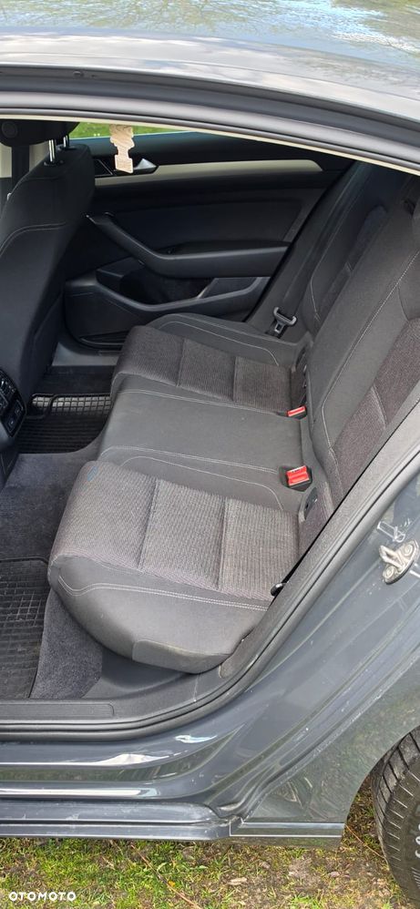 Volkswagen Passat 2.0 TDI SCR Comfortline - 12