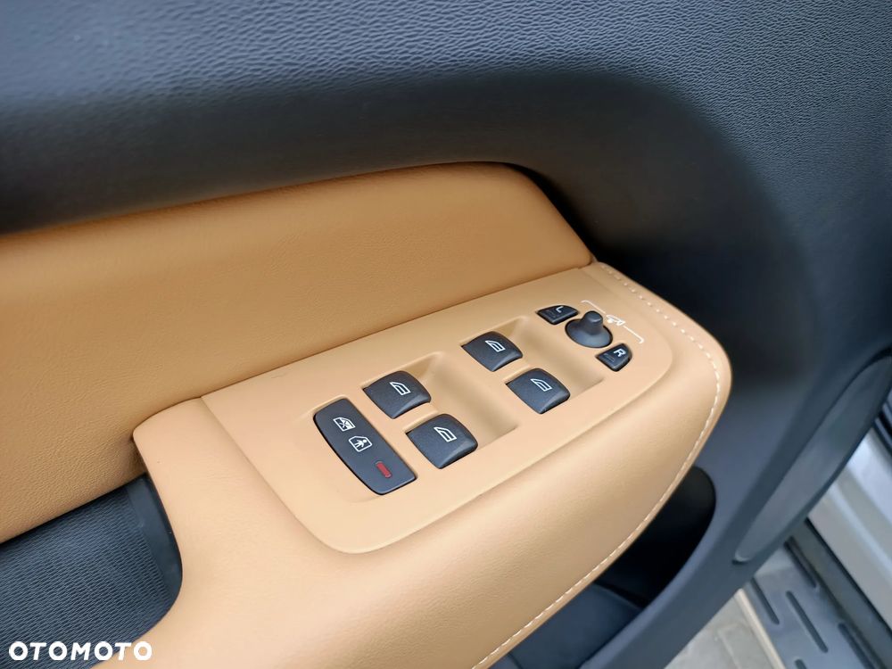 Volvo XC 60 T8 Plug-In Hybrid AWD Ultimate Bright - 21