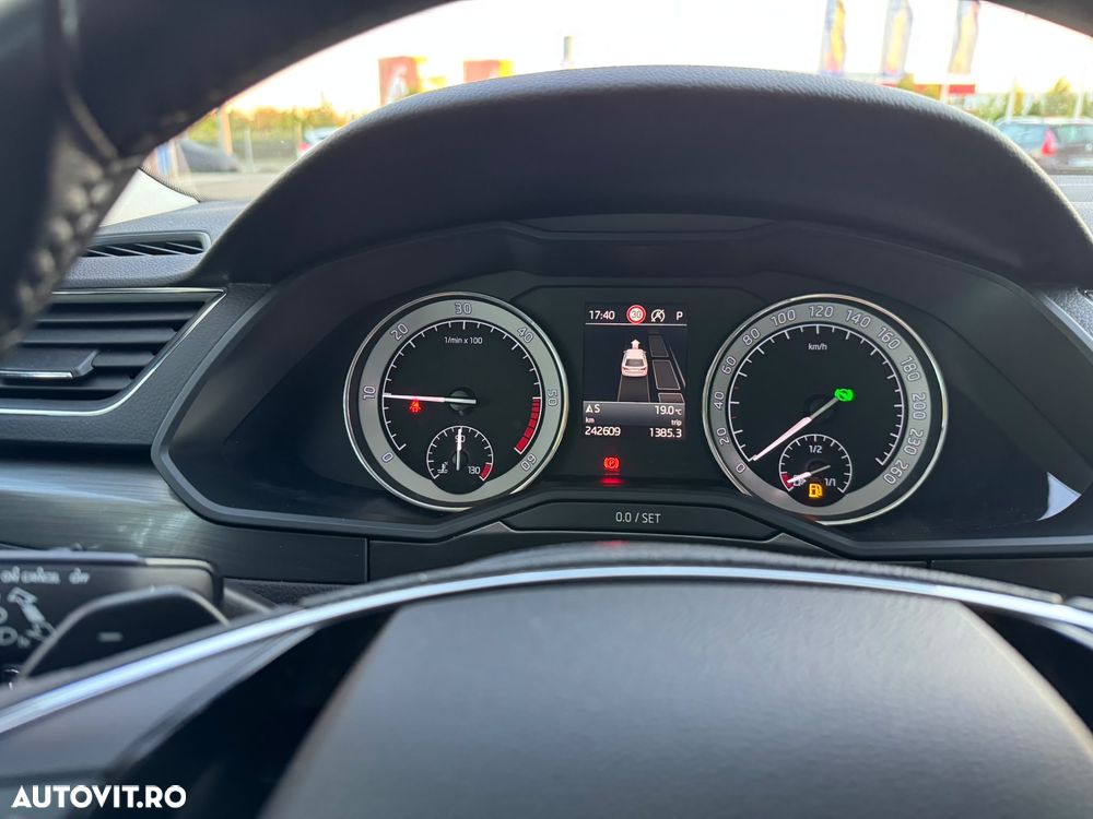 Skoda Superb 2.0 TDI DSG Style - 36