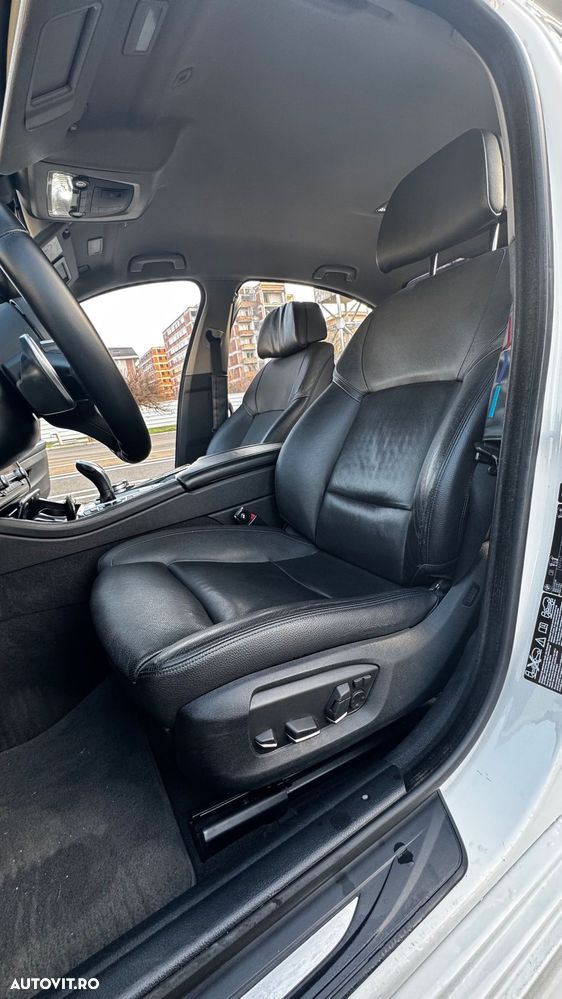 BMW Seria 5 530d xDrive AT - 11