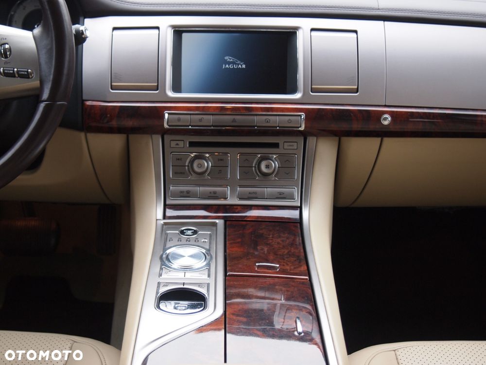 Jaguar XF 3.0 V6 D Premium Luxury - 15