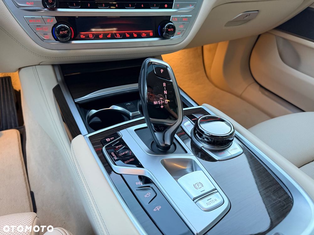 BMW Seria 7 740d xDrive - 16