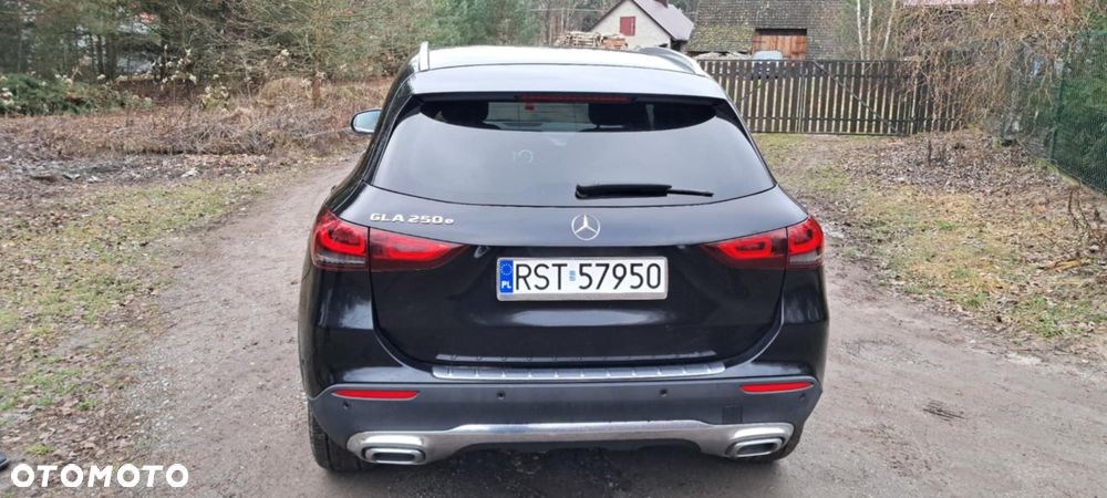 Mercedes-Benz GLA - 4