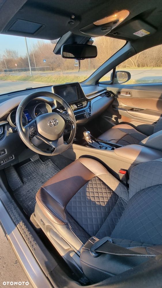 Toyota C-HR ver-1-8-hybrid-selection - 8