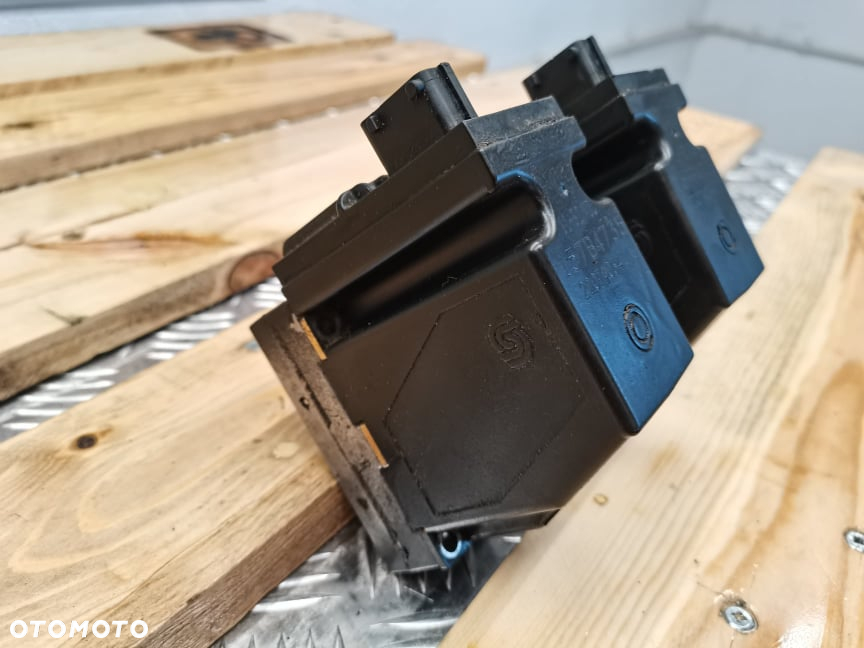 Elektrozawór rozdzielacza Danfoss (157B4735) - 6