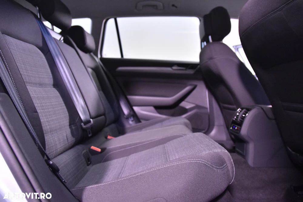 Volkswagen Passat - 12