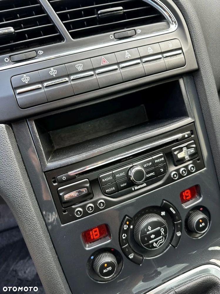 Peugeot 5008 HDI FAP 150 Allure - 18