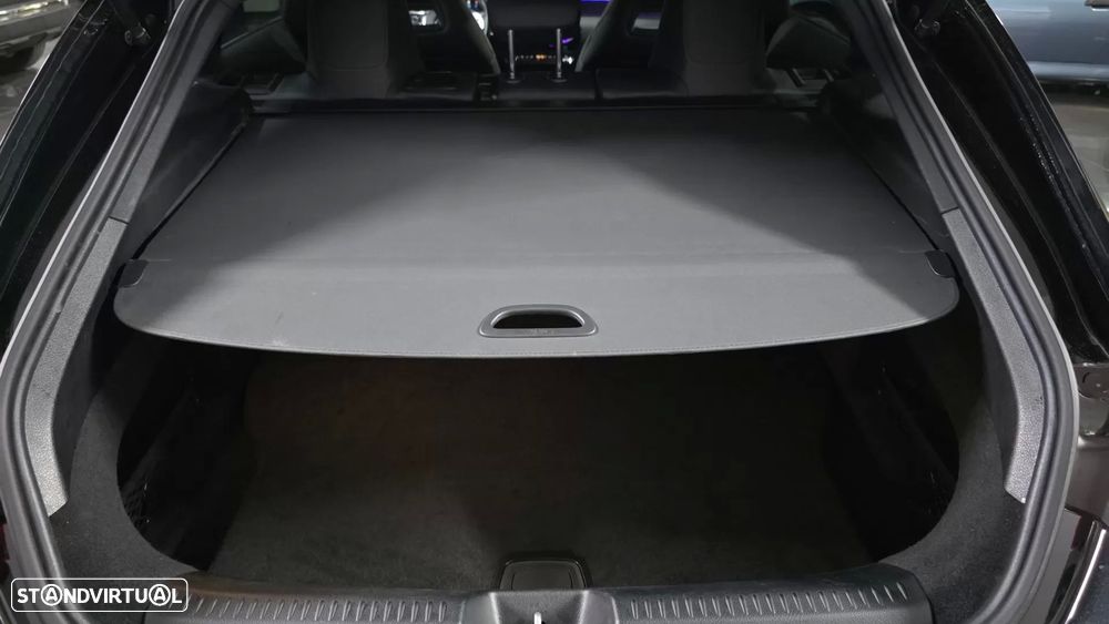 Mercedes-Benz CLA 250 e Shooting Brake AMG Line - 37