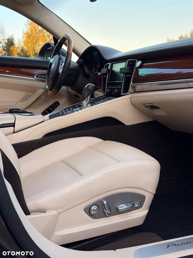 Porsche Panamera 4S Executive - 28