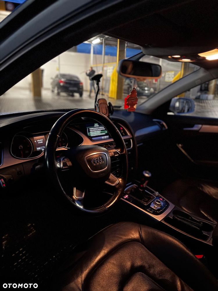 Audi A4 Limousine - 12