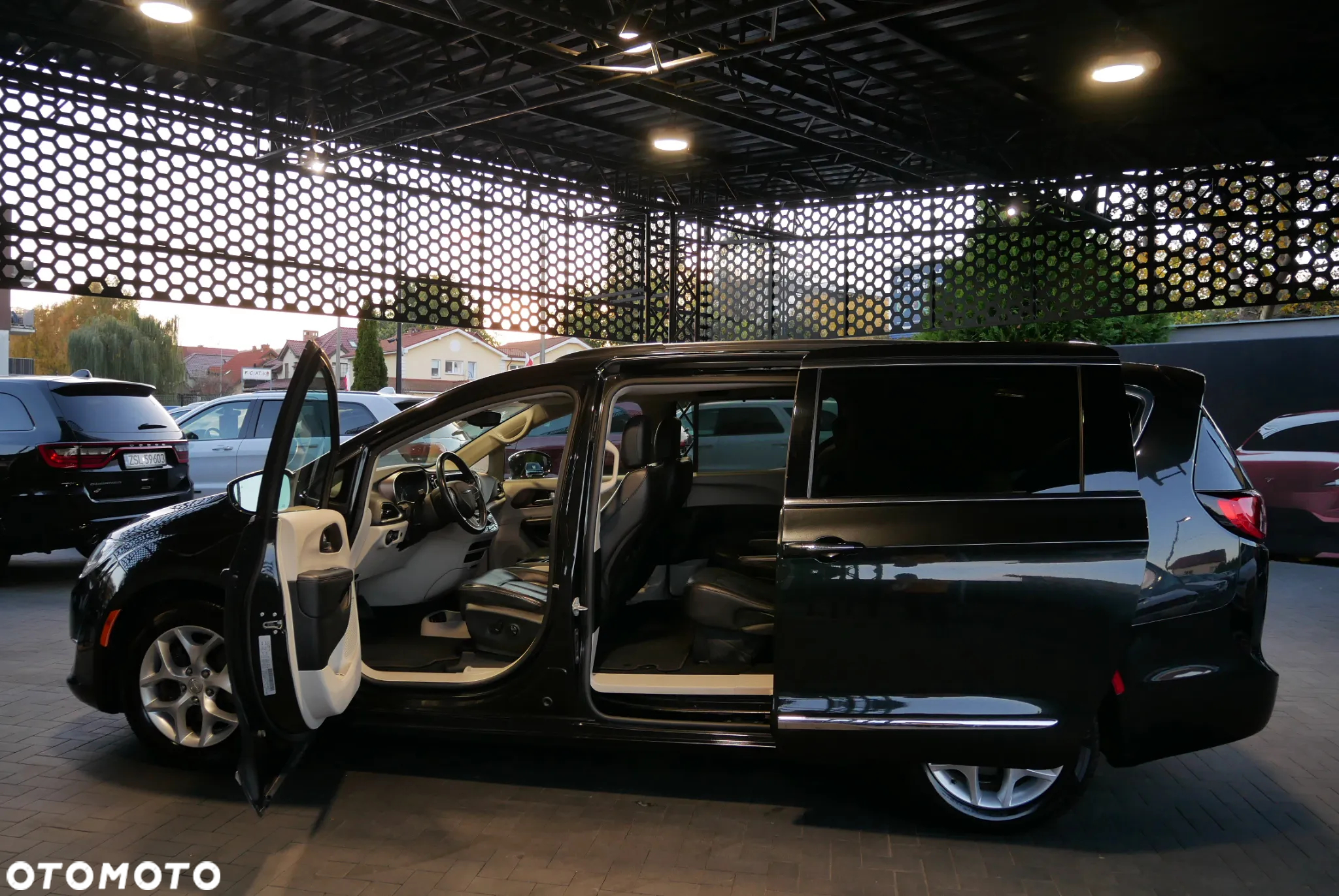 Chrysler Pacifica - 6