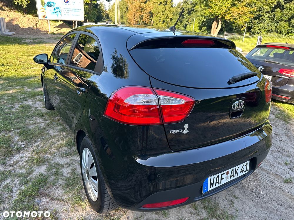 Kia Rio 1.4 Fifa World Cup Edition - 11