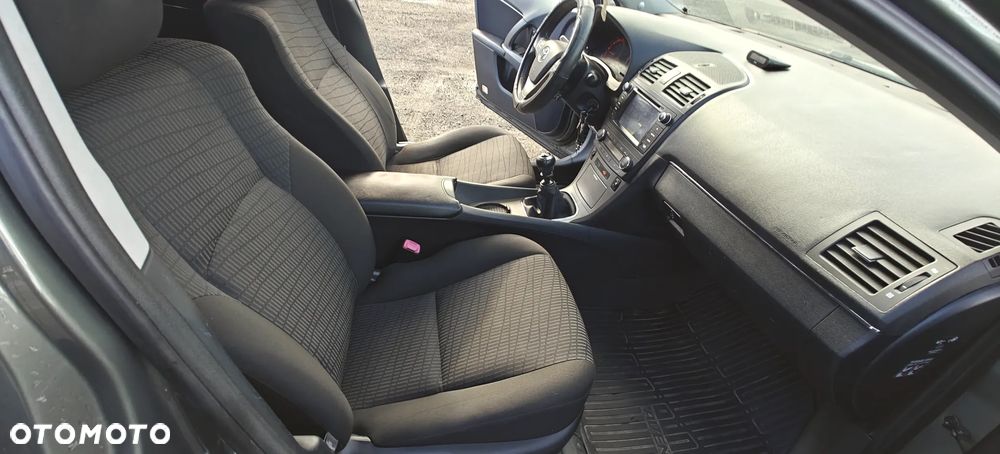 Toyota Avensis Combi 2.0 Executive - 16