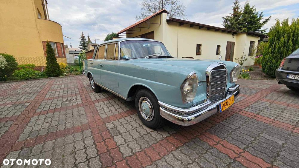Mercedes-Benz W111 - 1