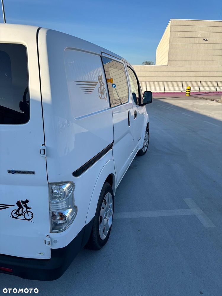 Nissan NV200 Evalia - 11