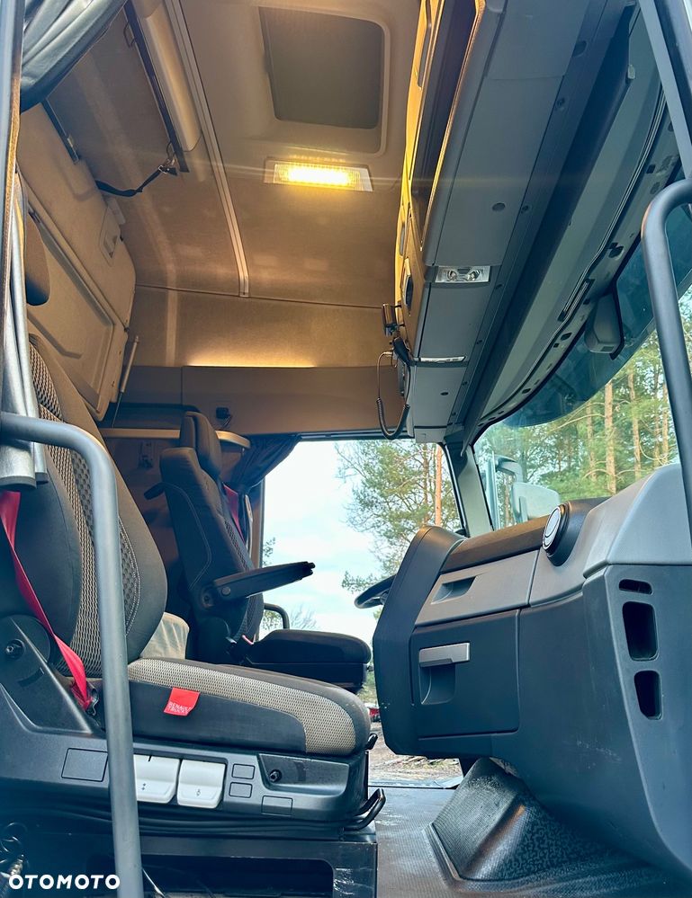 Renault T480 GLOB XXL AUTOMAT FULLSPOJLERY ACC KLIMA XENONY 2xALUTANK LODÓWKA EURO 6 2016r MOTOR:13L STANDARD ŁADNY - 9