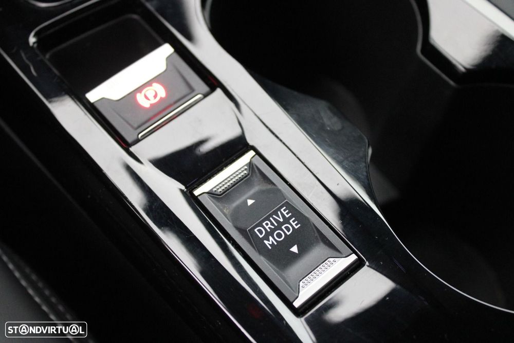 Peugeot e-2008 50 kWh GT - 26