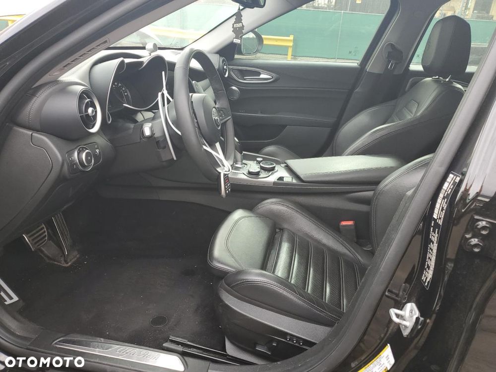 Alfa Romeo Giulia - 7