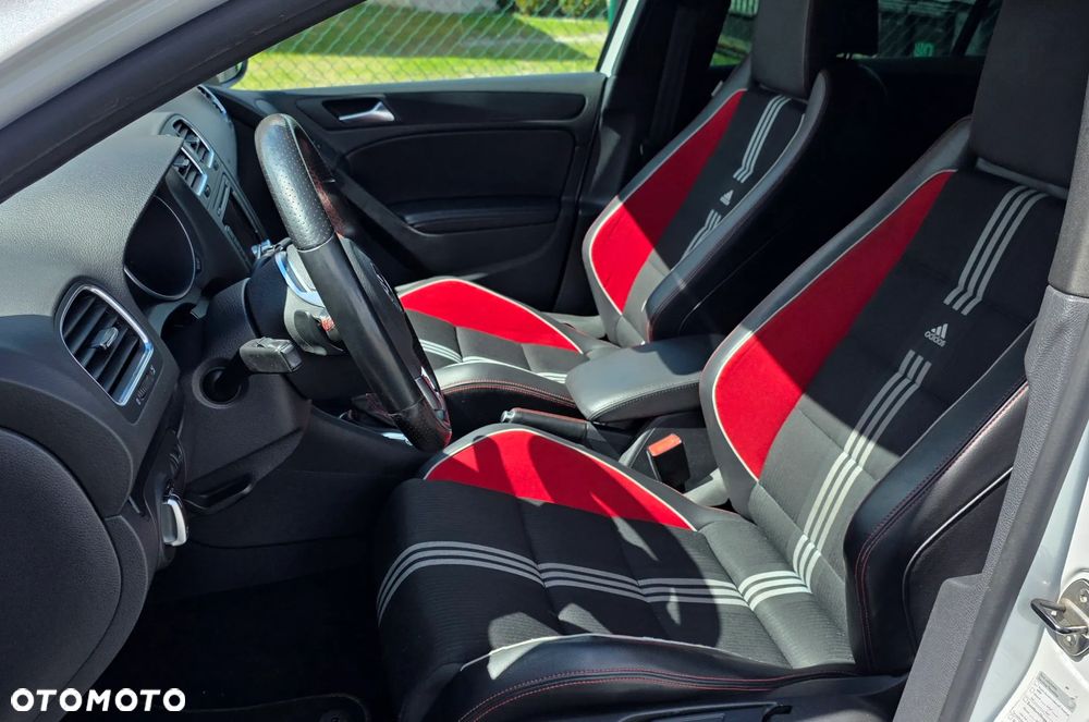 Volkswagen Golf 2.0 GTI DSG adidas - 14