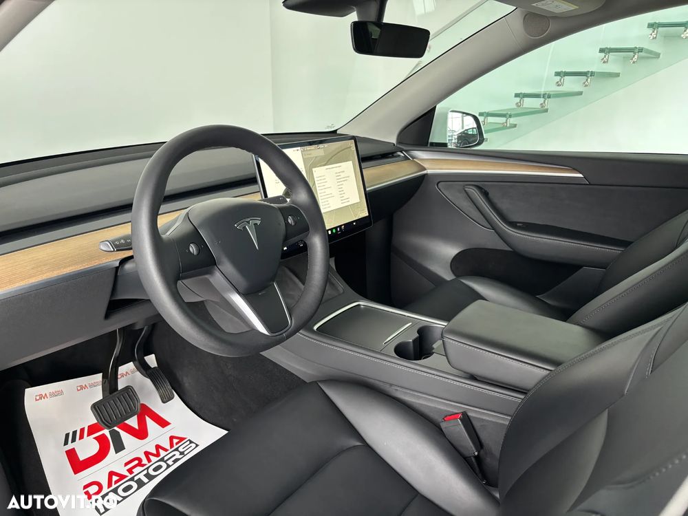 Tesla Model Y Long Range Dual Motor AWD - 12