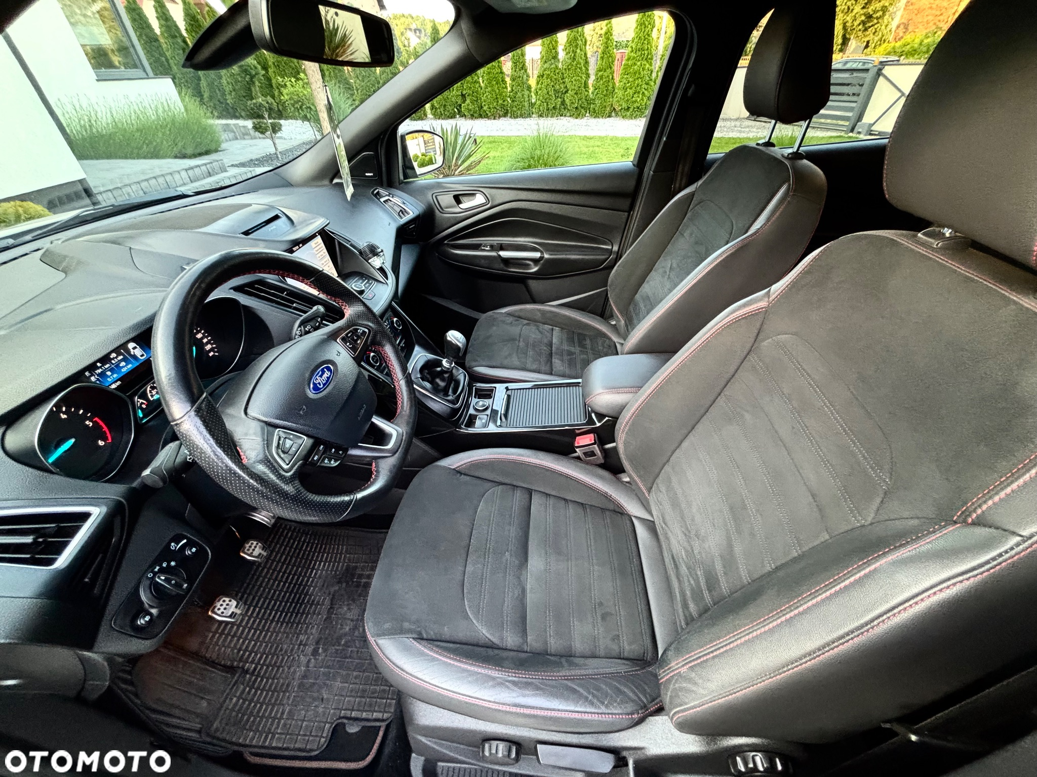 Ford Kuga 2.0 TDCi 4x4 ST-Line - 29