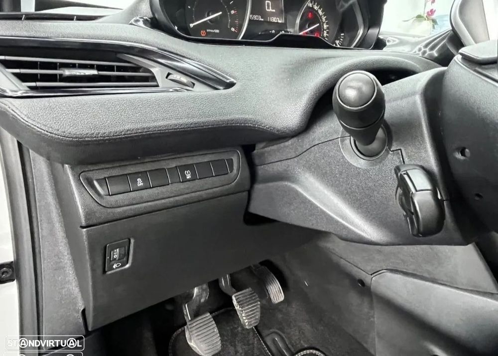 Peugeot 208 1.6 BlueHDi Active — fotografia 16