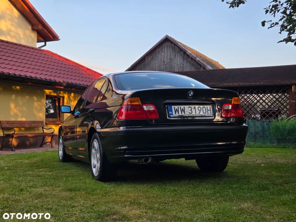 BMW Seria 3 318i - 4