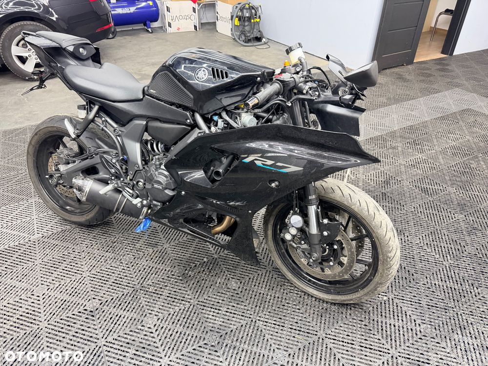 Yamaha R7 - 1