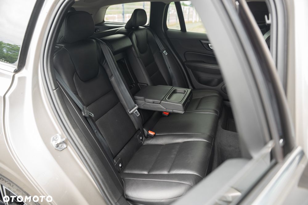 Volvo V60 D4 Drive-E R-Design Momentum - 36