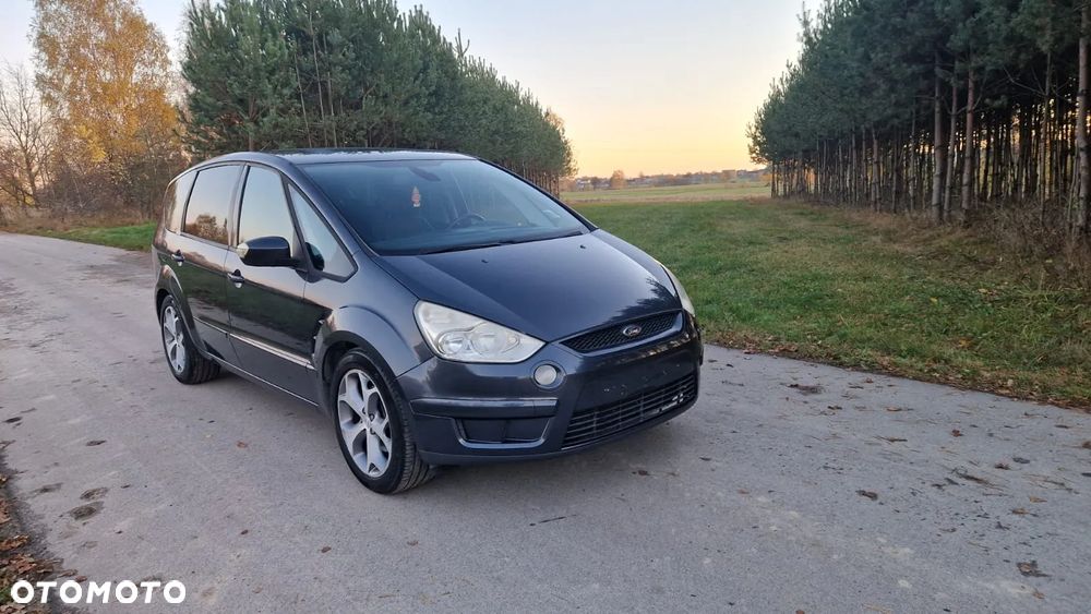 Ford S-Max - 11