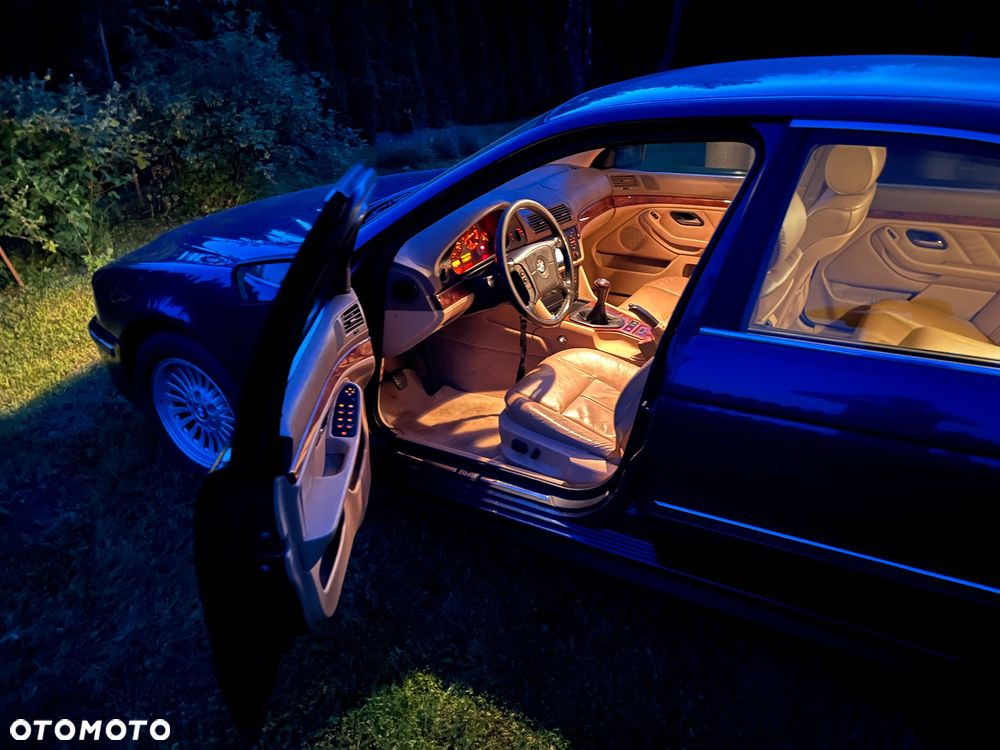 BMW Seria 5 520i - 25