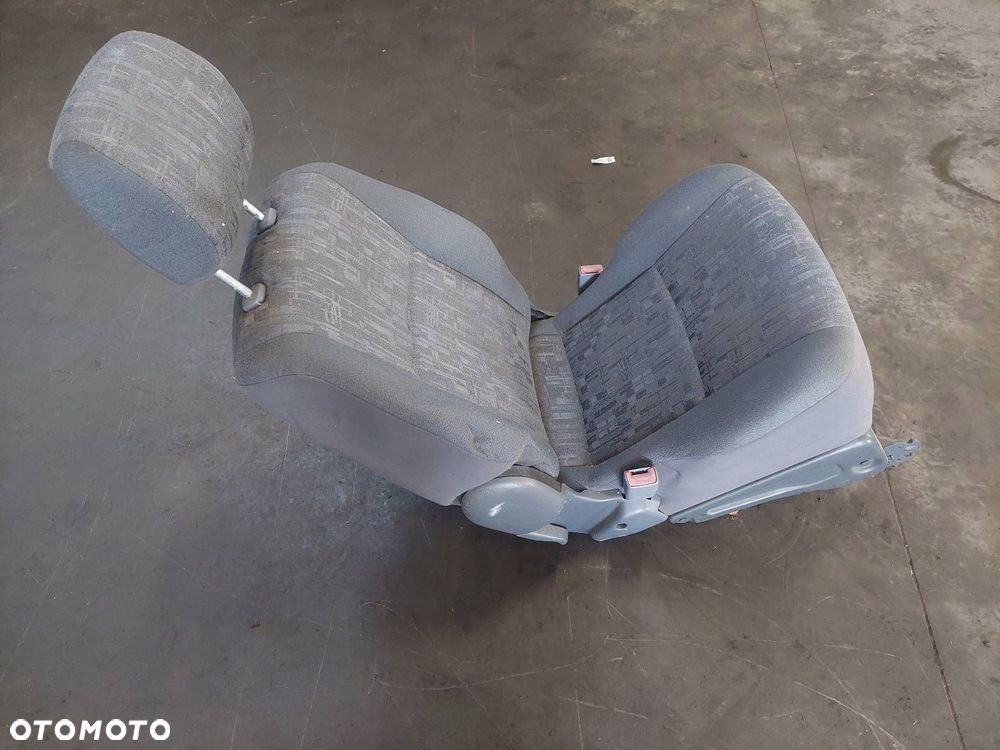 FOTEL DRUGI RZĄD TOYOTA PREVIA II - 3