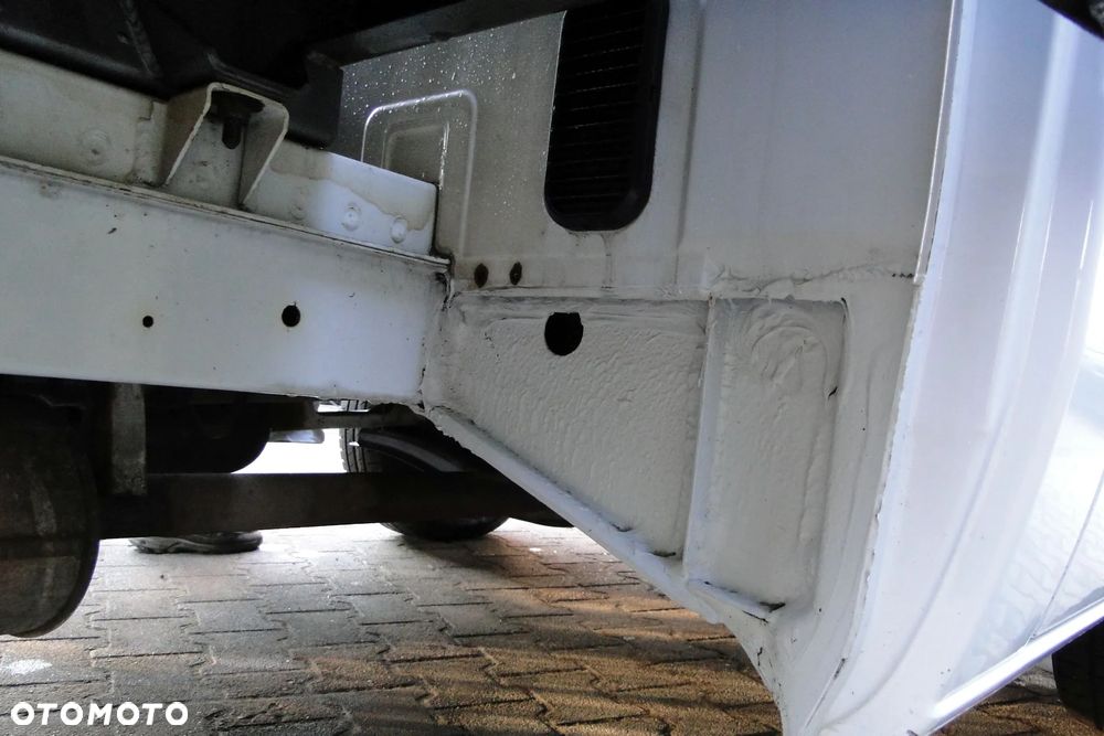 Mercedes-Benz Sprinter - 16