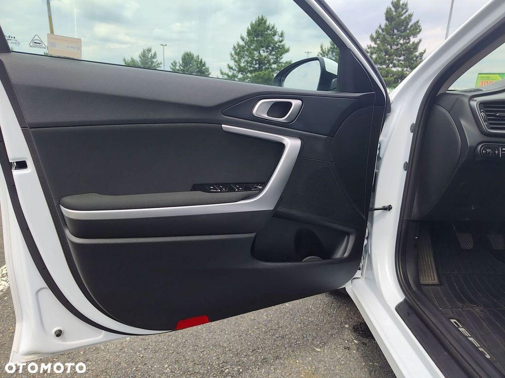 Kia Ceed - 10