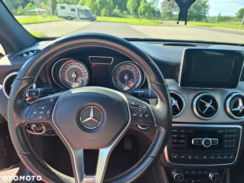 Mercedes-Benz GLA 250 7G-DCT - 14