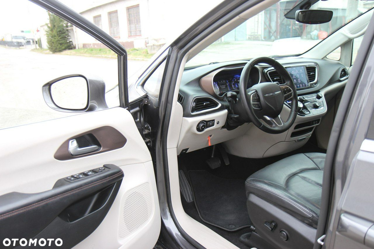 Chrysler Pacifica - 24