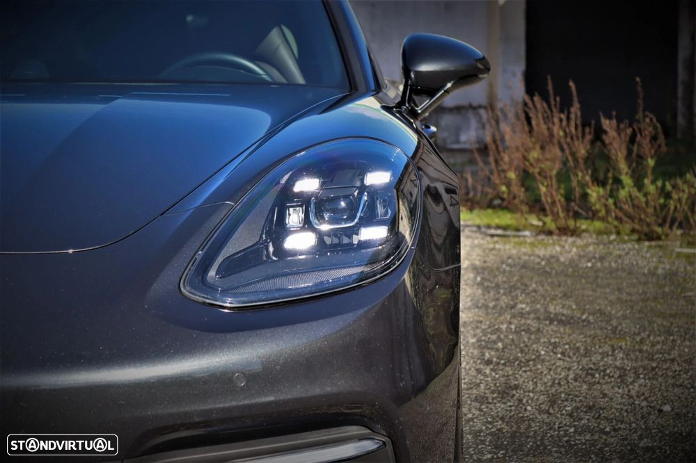 Porsche Panamera 4 E-Hybrid - 32