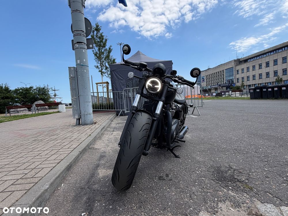 Triumph Bonneville Bobber - 13