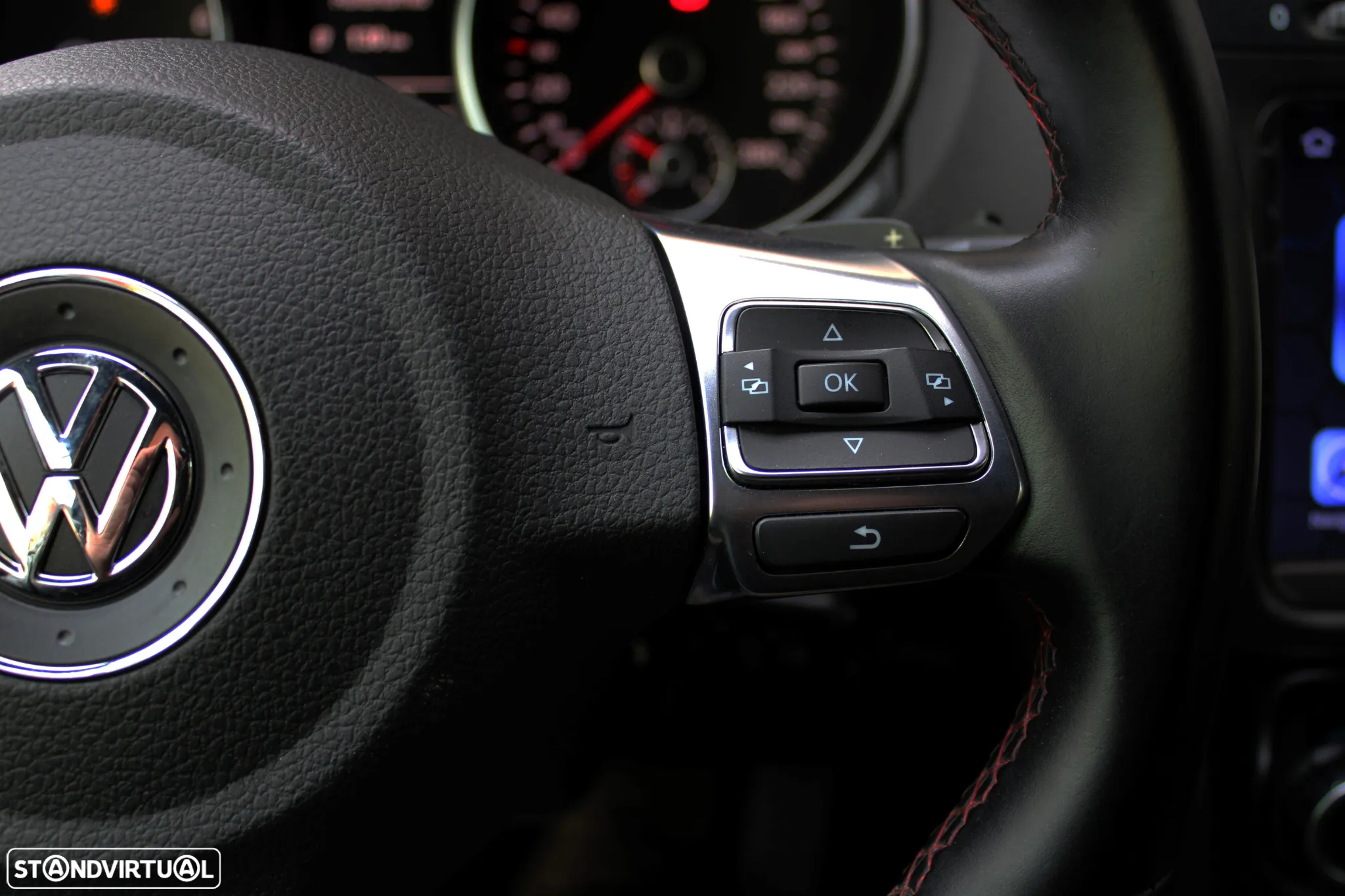 VW Golf 2.0 GTI DSG - 32