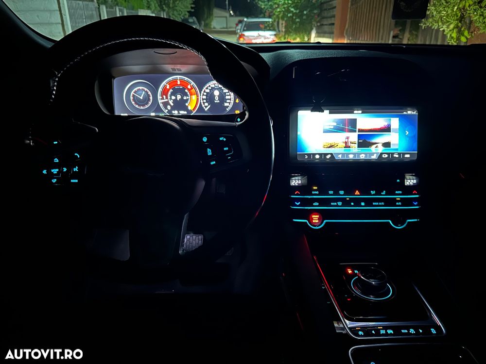 Jaguar F-Pace 20d AWD R-Sport - 17