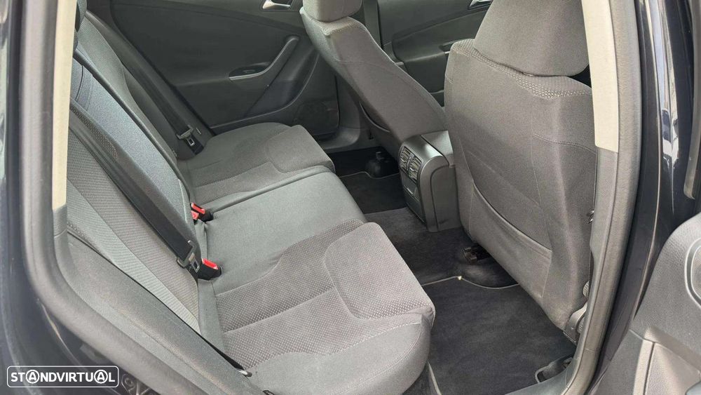VW Passat 1.6 TDI BlueMotion - 9